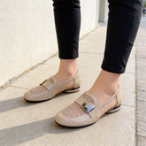 Pantofi Loafers de Damă din Piele Lăcuită cu Toc Gros – Mocasini Eleganți din Plasă cu Puncte și Cataramă Metalică