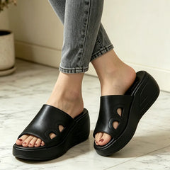 ⚫⚪【Model îmbunătățit din piele naturală de top】Papuci eleganți din piele naturală, cu talpă moale și platformă tip wedge
