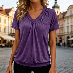 Tricou Elegant cu Guler în V și Detalii Plisate – Croială Lejeră ce Flatează Orice Siluetă