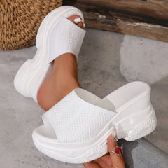 Mărimi Mari (35-43) și Material Elastic Flyknit. Papucii care se adaptează perfect pe picior fără să frece sau să strângă!