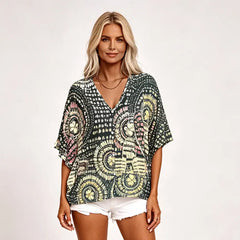 🛍️ Nou 2026: Bluză de Vară Stil Bohemian cu Decolteu în V și Imprimeu Ethnic 💃 Croială Lejeră cu Mâneci Liliac (Batwing), Material Răcoros | 4 Culori, Mărimi S-XXL