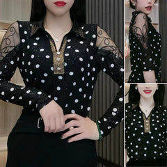 Női hosszú ujjú galléros póló – pöttyös minta, strasszköves díszítés, karcsúsító szabás【M–4XL】