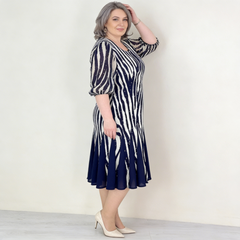 Elegáns női ruha mintás dizájnnal – légies hálós ujjak, karcsúsító szabás