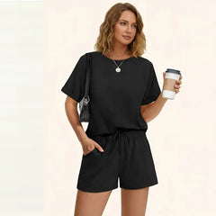 Compleu de Vară Dama din 2 Piese: Tricou Lejer cu Mânecă Raglan și Pantaloni Scurți cu Șnur și Buzunare, Set Casual Confortabil