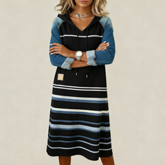 🔥💖 Hosszú kapucnis farmer ruha – ütős színblokkokkal