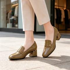 Mocasini Eleganți de Damă cu Toc Gros – Pantofi Slip-On Vernisat cu Vârf Pătrat pentru Primăvară/Toamnă (Negru & Cachi / Mărimi 35-40) 👠✨🖤