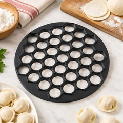 🥟 Pregătește Colțunași în Câteva Secunde! Formă de Tăiat Pelmeni și Colțunași cu 37 de Orificii! O Singură Apăsare, 37 de Bucăți Uniforme · Eficientă, Rapidă și Ușor de Curățat!
