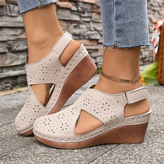Sandale Retro cu Platformă și Decupaje – Stabilitate Maximă și Mers Fără Oboseală! 👡✨