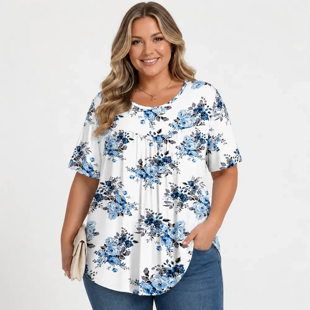 Bluză de Vară Marimi Mari (Plus Size) cu Imprimeu Floral Albastru, Decolteu Rotund și Falduri – Lejeră, Moale și Respirabilă