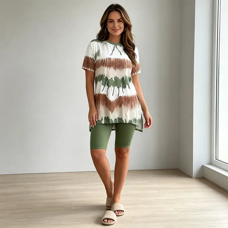 Set de Vară Dama din 2 Piese - Tricou Lung Imprimat cu Șliț Lateral și Pantaloni Scurți Mulat, Material Moale, Respirabil și Elastic pentru Confort Zilnic