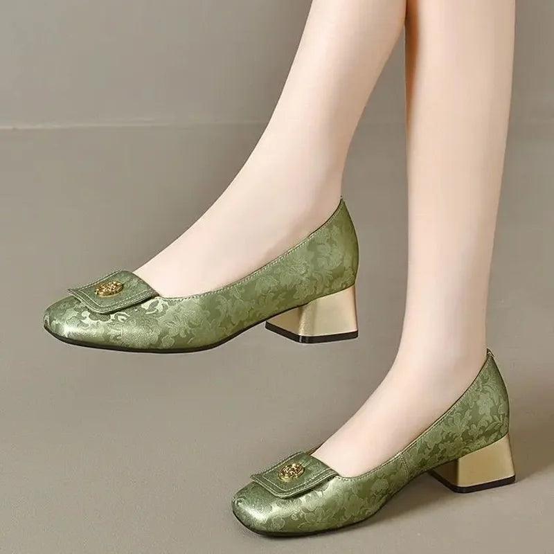 👡 Pantofi eleganți franțuzești cu toc mic și decorațiune tip floare de camelie