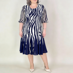 Elegáns női ruha mintás dizájnnal – légies hálós ujjak, karcsúsító szabás