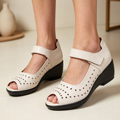👡✨ Sandale cu platformă tip pană din piele moale, cu design decupat și respirabil