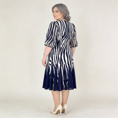 Elegáns női ruha mintás dizájnnal – légies hálós ujjak, karcsúsító szabás