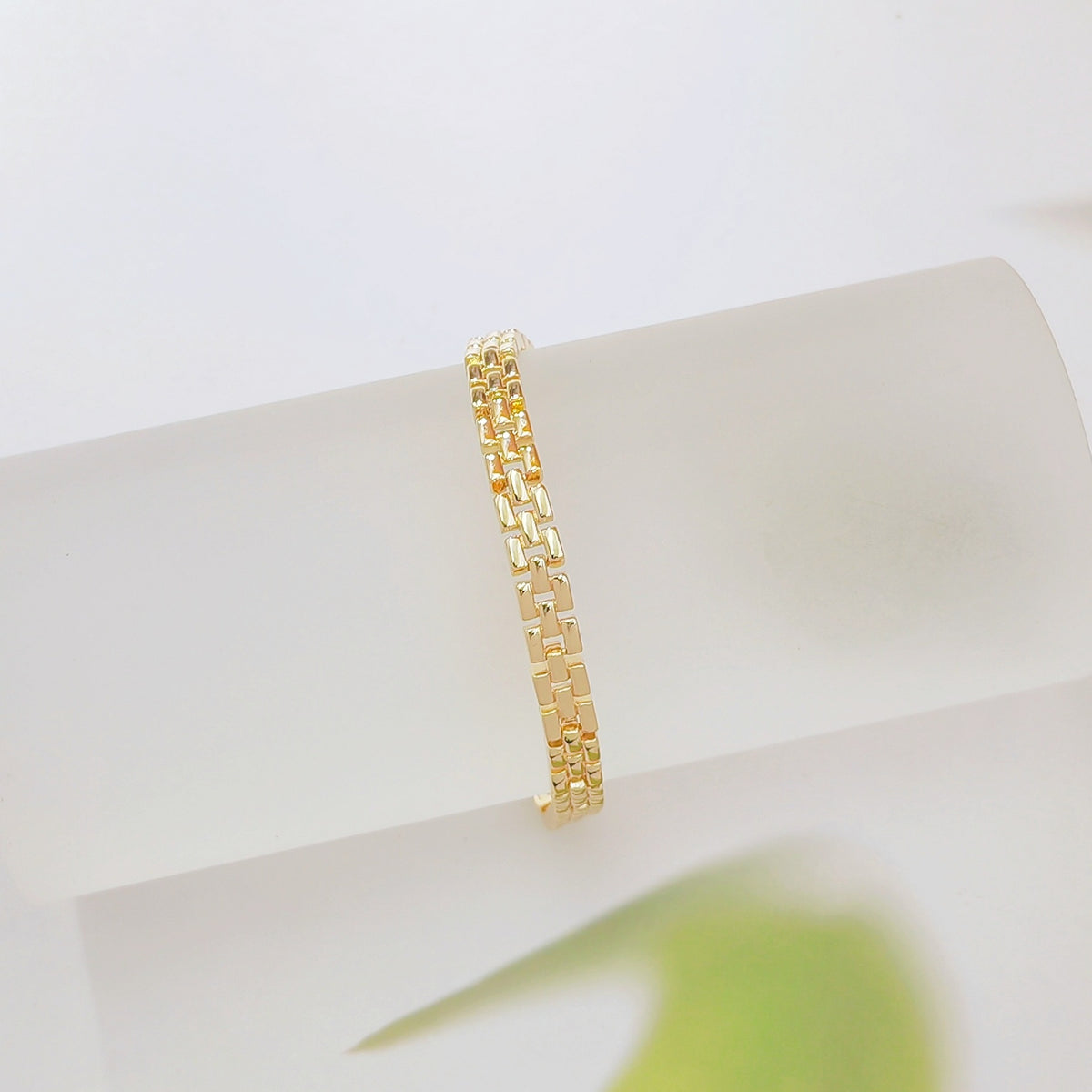 ✨ Brățară cu lanț geometric: simplă, modernă și elegantă. Perfectă atât pentru purtare zilnică, cât și ca accesoriu de accent 💎✨