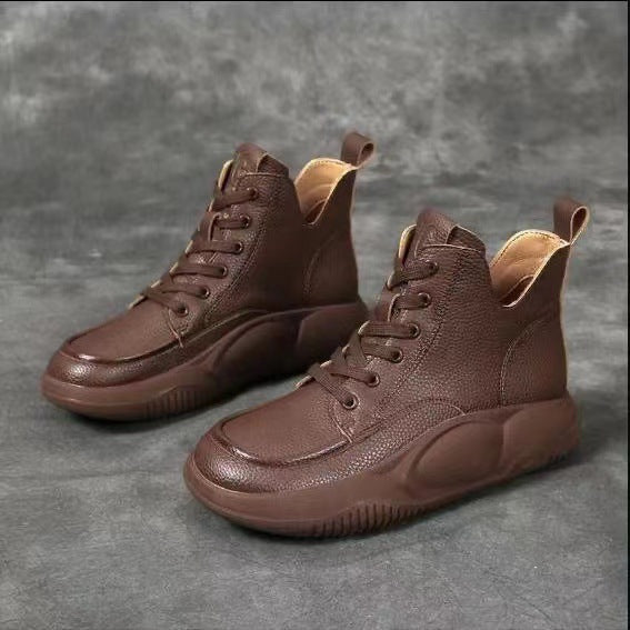 Új, kis bőrcsizma sporthoz és szabadidőhöz, vastag talpú martin csizma, kényelmes és nem fárasztó láb.