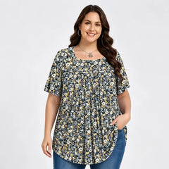 Bluză de Vară Marimi Mari (Plus Size) cu Imprimeu Floral Albastru, Decolteu Rotund și Falduri – Lejeră, Moale și Respirabilă