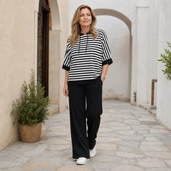 Set Fashion cu Dungi Alb-Negru – Hanorac cu Glugă și Pantaloni Largi