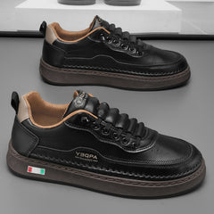 【39–44】Új férfi sportcipő valódi bőrből, lapos talppal, csúszásmentes kivitelben