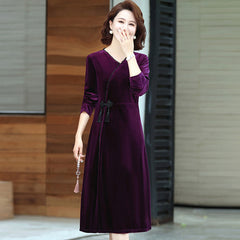 ✨Új kínai stílusú bársony ruha｜Laza, karcsúsító szabás｜Elegáns gombdíszítéssel középkorú és idősebb hölgyeknek