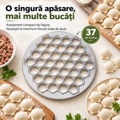 🥟 Pregătește Colțunași în Câteva Secunde! Formă de Tăiat Pelmeni și Colțunași cu 37 de Orificii! O Singură Apăsare, 37 de Bucăți Uniforme · Eficientă, Rapidă și Ușor de Curățat!