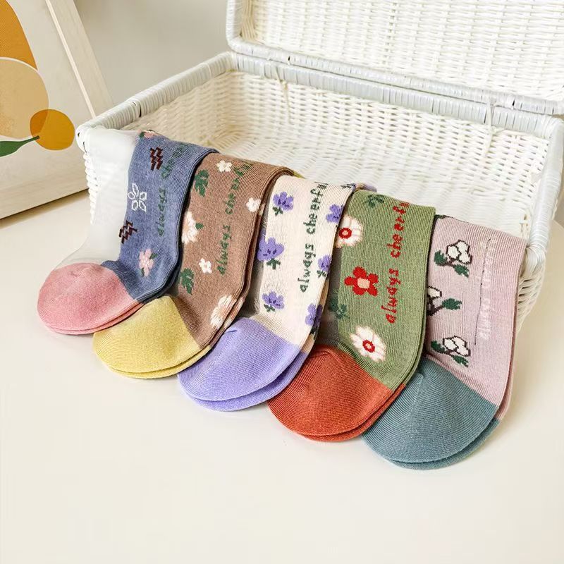 Primești 10 perechi în total, câte 2 perechi din fiecare culoare.🧦Șosete scurte de vară pentru femei, din mătase glacială, din bumbac, tip barcuță, respirabile și rezistente la agățare.
